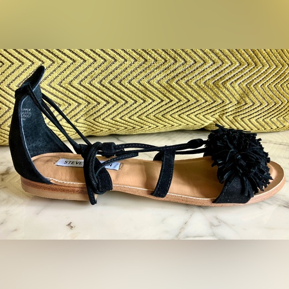 EUC STEVE MADDEN Swizzle Suede Pom Pom Gladiator Sandals Size 7M Black Worn 1x! - Picture 10 of 14